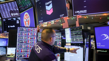 AI-турбулентность заставляет инвесторов перекладываться в акции с материальными активами